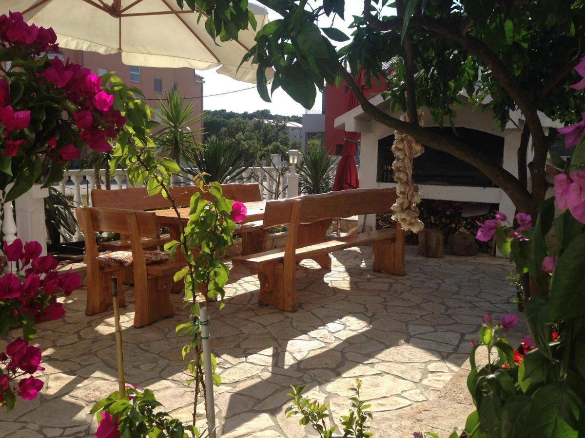 Apartmani Slavica Biograd Na Moru Esterno foto