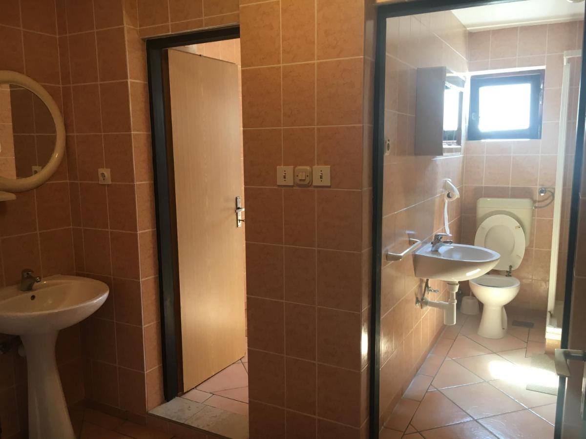 Apartmani Slavica Biograd Na Moru Esterno foto