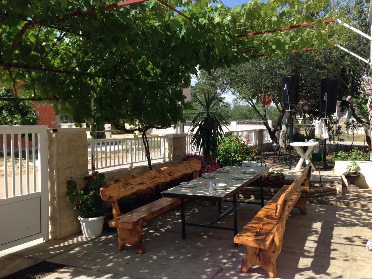 Apartmani Slavica Biograd Na Moru Esterno foto